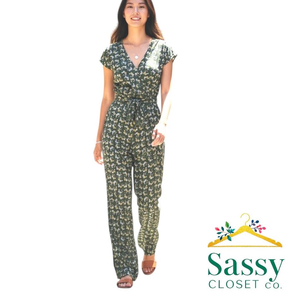 ✨ KINGSTON GREY Olive Green Floral Jumpsuit XXS NWT Relaxed Split Sleeve Boho 🌿